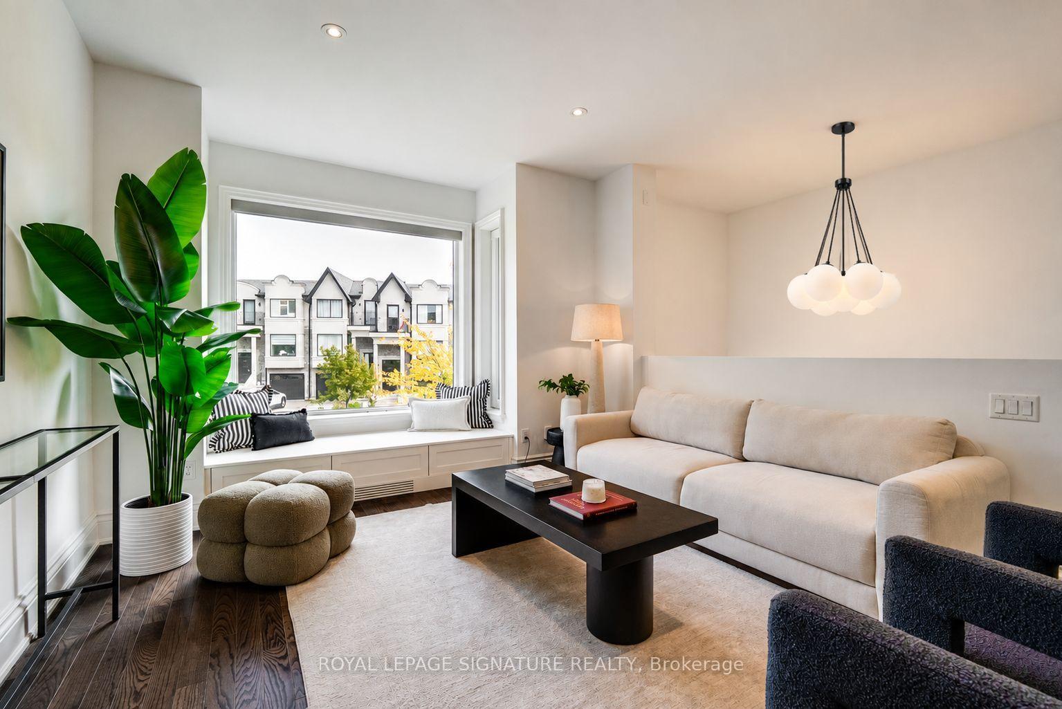 Photo 3 of 18 Matthew Court, Etobicoke, Princess-Rosethorn — HOMEH