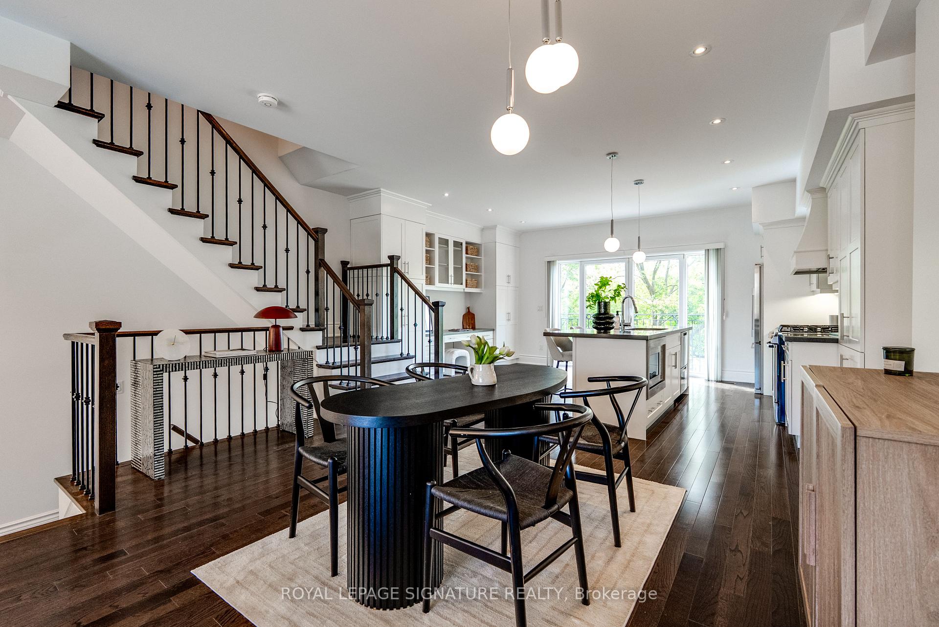 Photo 10 of 18 Matthew Court, Etobicoke, Princess-Rosethorn — HOMEH