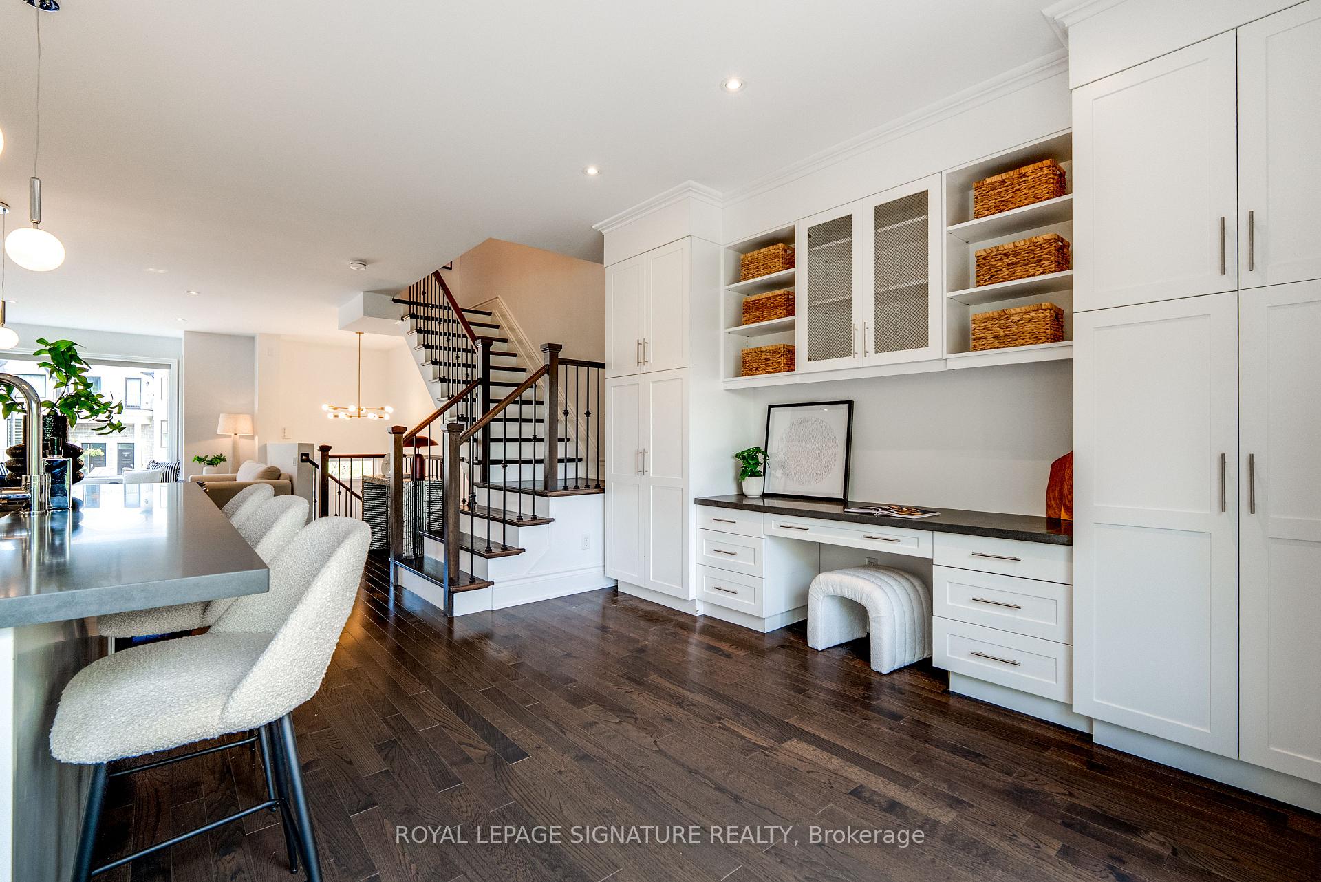 Photo 11 of 18 Matthew Court, Etobicoke, Princess-Rosethorn — HOMEH