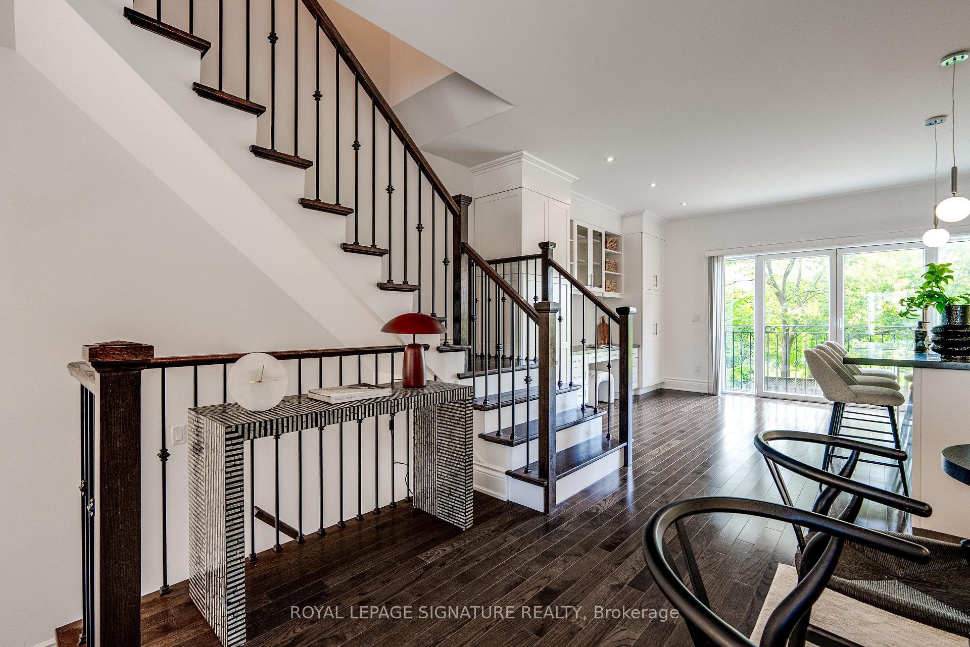 Photo 13 of 18 Matthew Court, Etobicoke, Princess-Rosethorn — HOMEH