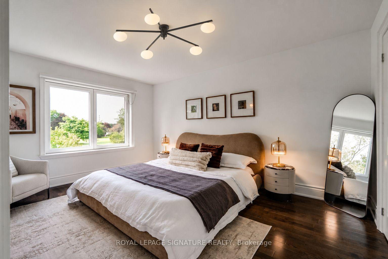 Photo 14 of 18 Matthew Court, Etobicoke, Princess-Rosethorn — HOMEH