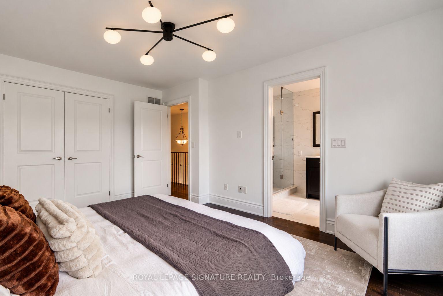 Photo 16 of 18 Matthew Court, Etobicoke, Princess-Rosethorn — HOMEH