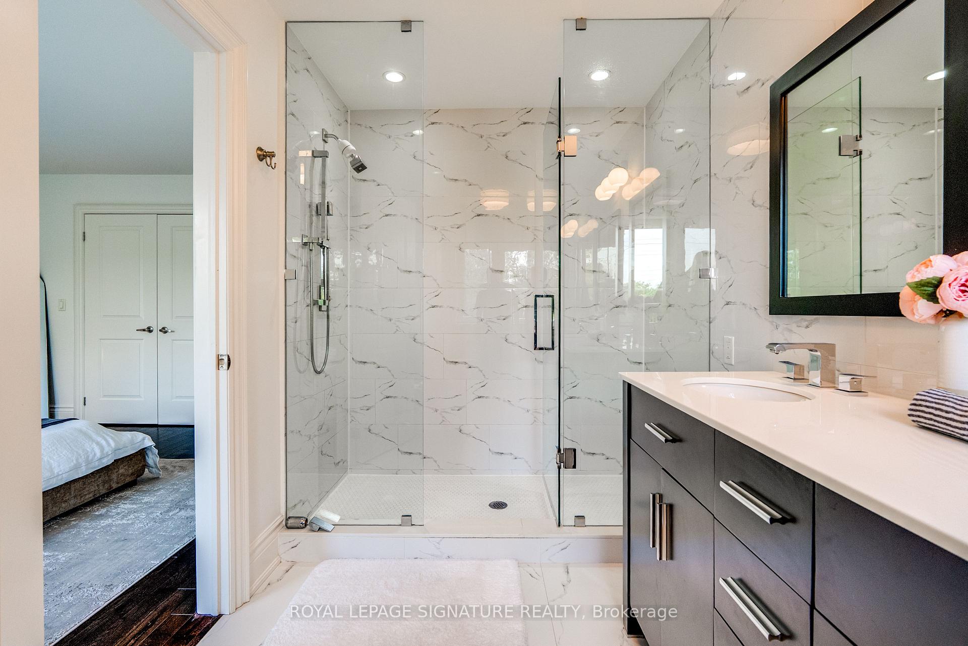 Photo 18 of 18 Matthew Court, Etobicoke, Princess-Rosethorn — HOMEH