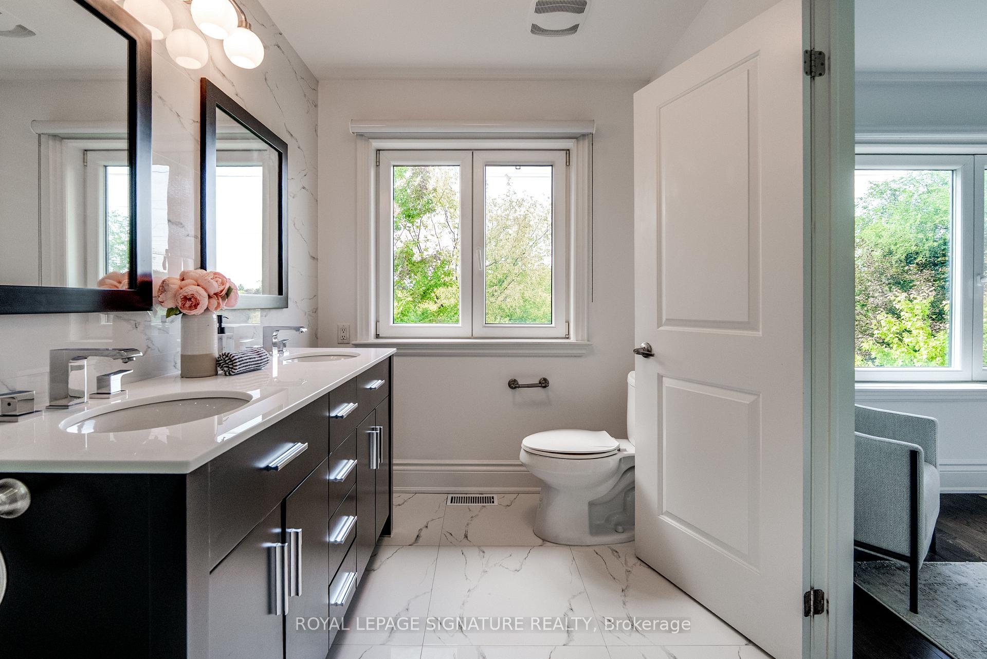 Photo 19 of 18 Matthew Court, Etobicoke, Princess-Rosethorn — HOMEH