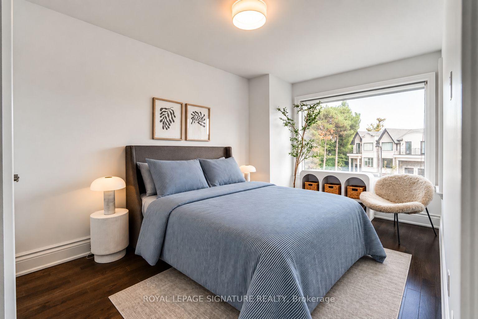 Photo 20 of 18 Matthew Court, Etobicoke, Princess-Rosethorn — HOMEH