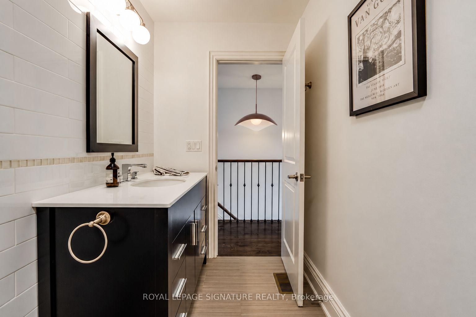 Photo 24 of 18 Matthew Court, Etobicoke, Princess-Rosethorn — HOMEH