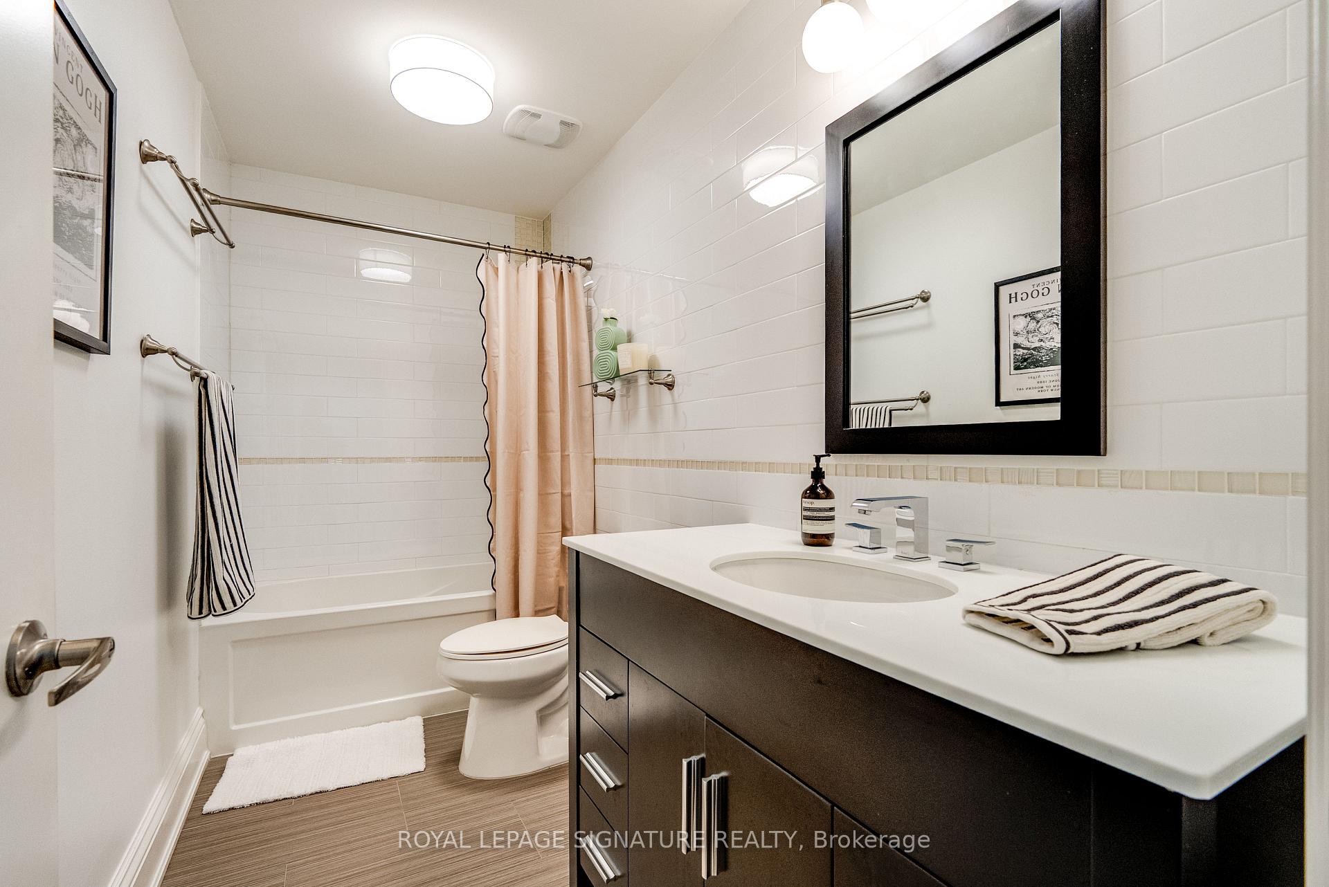 Photo 25 of 18 Matthew Court, Etobicoke, Princess-Rosethorn — HOMEH