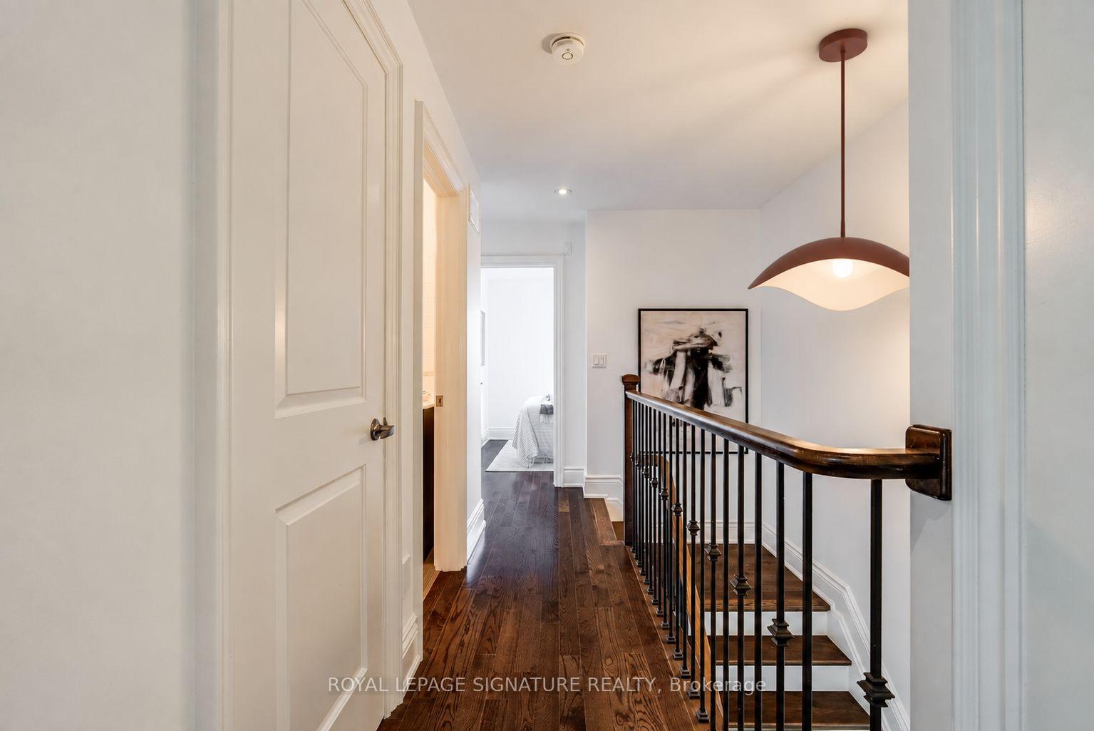 Photo 26 of 18 Matthew Court, Etobicoke, Princess-Rosethorn — HOMEH