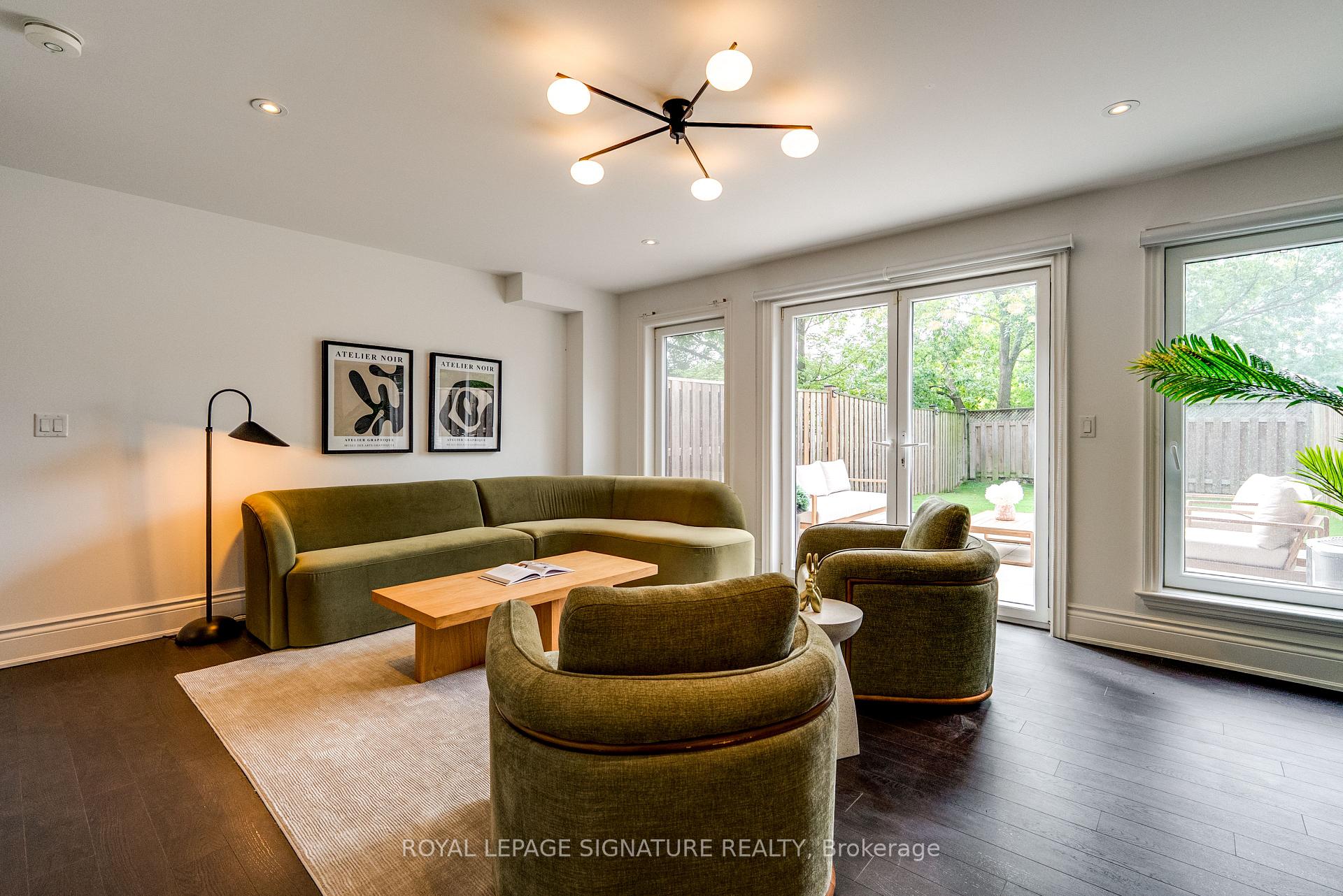Photo 29 of 18 Matthew Court, Etobicoke, Princess-Rosethorn — HOMEH