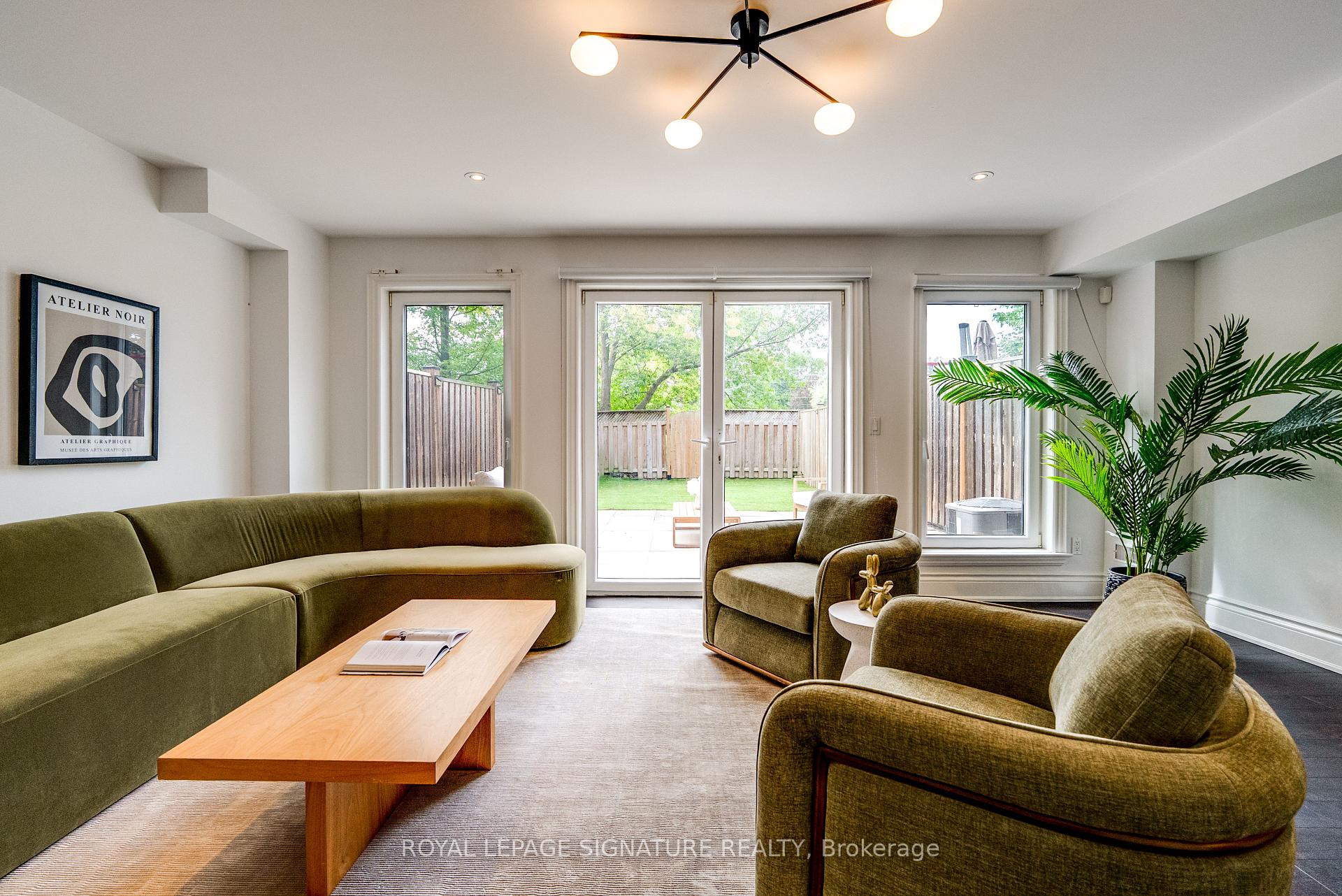 Photo 30 of 18 Matthew Court, Etobicoke, Princess-Rosethorn — HOMEH