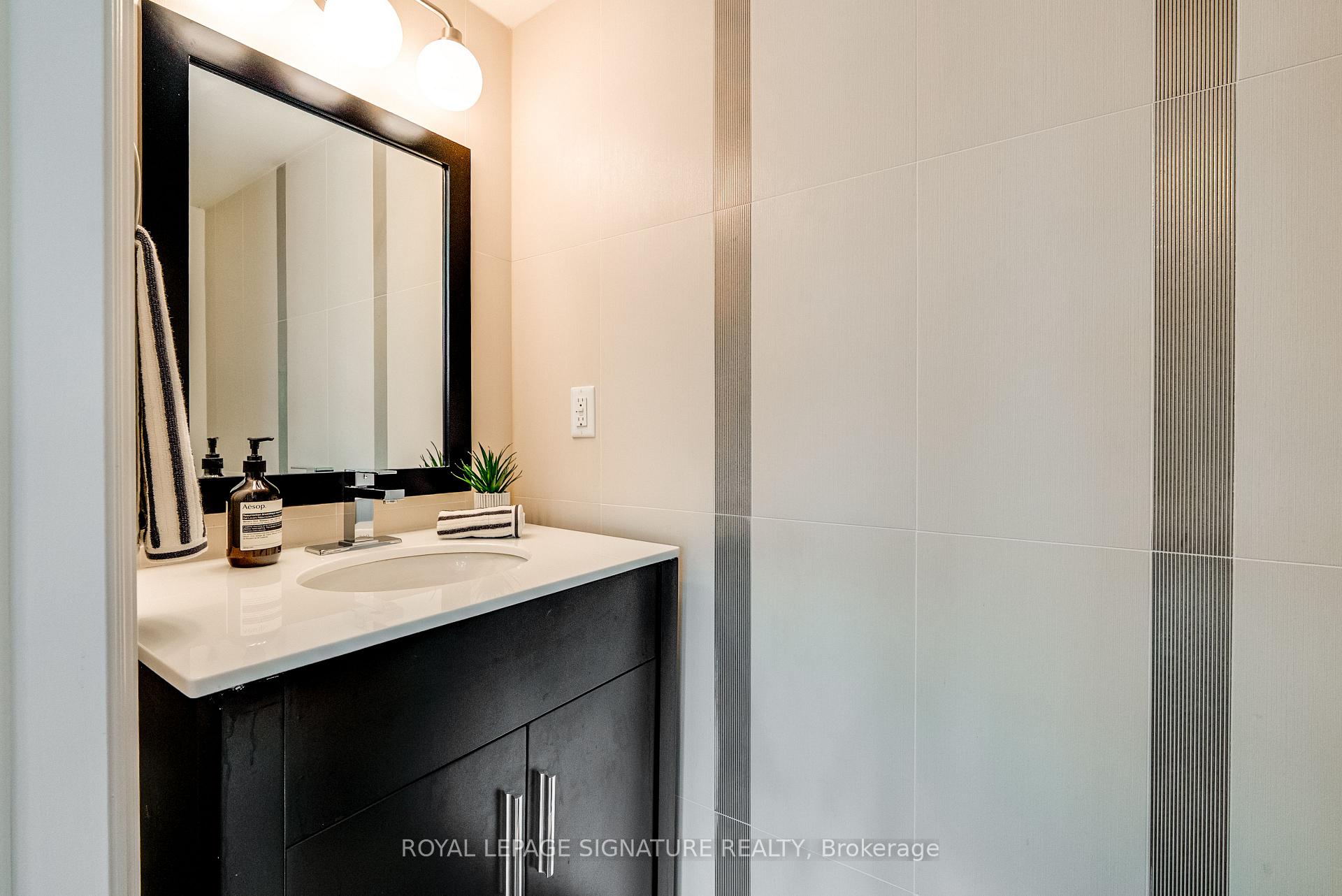Photo 32 of 18 Matthew Court, Etobicoke, Princess-Rosethorn — HOMEH