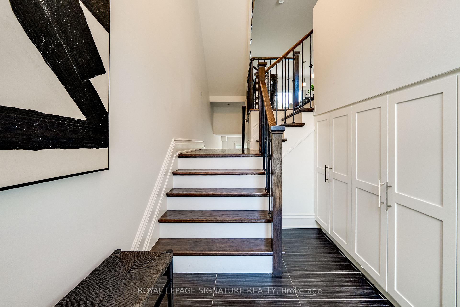 Photo 33 of 18 Matthew Court, Etobicoke, Princess-Rosethorn — HOMEH