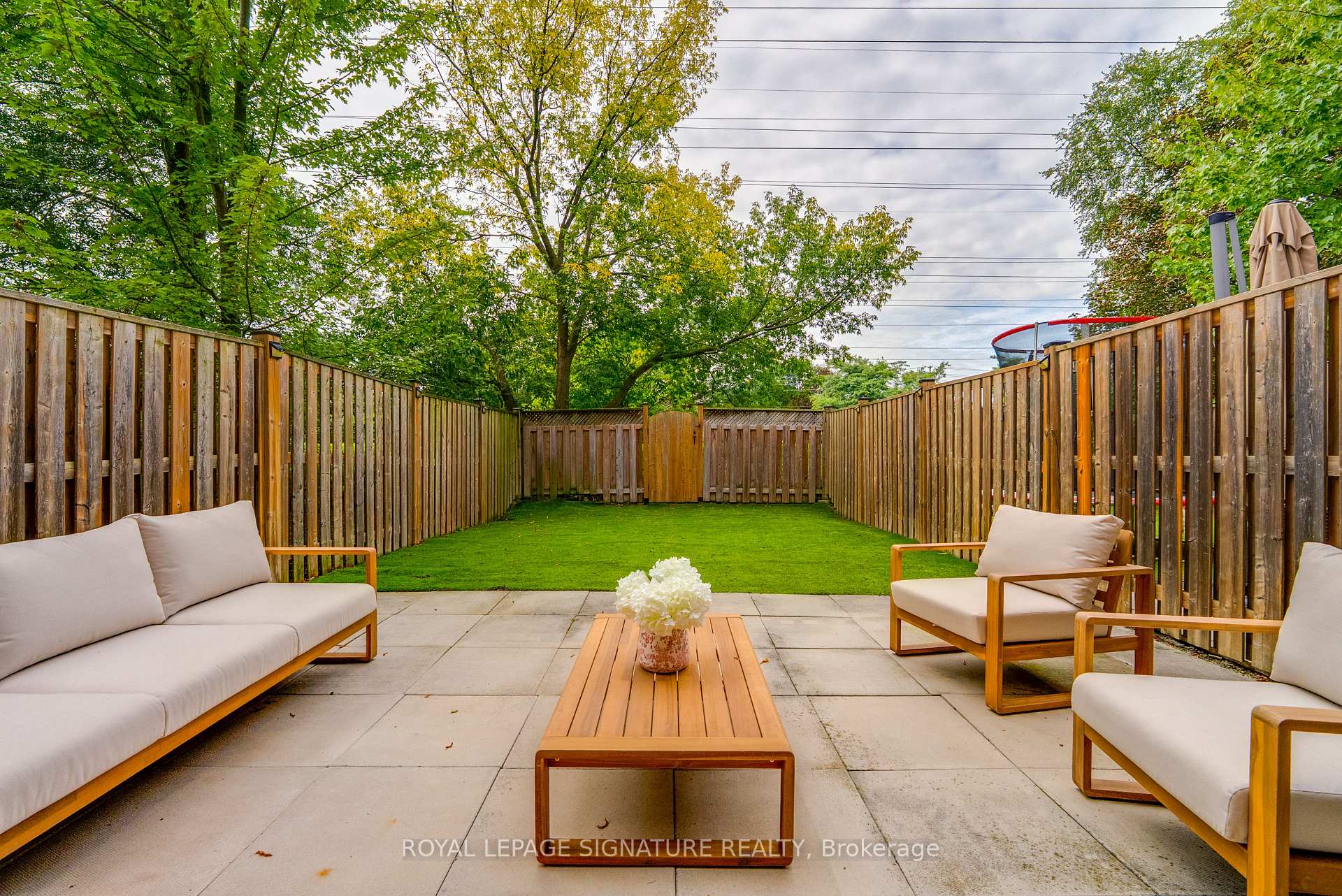 Photo 35 of 18 Matthew Court, Etobicoke, Princess-Rosethorn — HOMEH