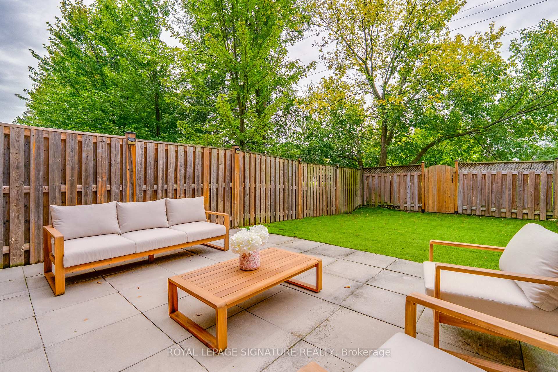 Photo 36 of 18 Matthew Court, Etobicoke, Princess-Rosethorn — HOMEH