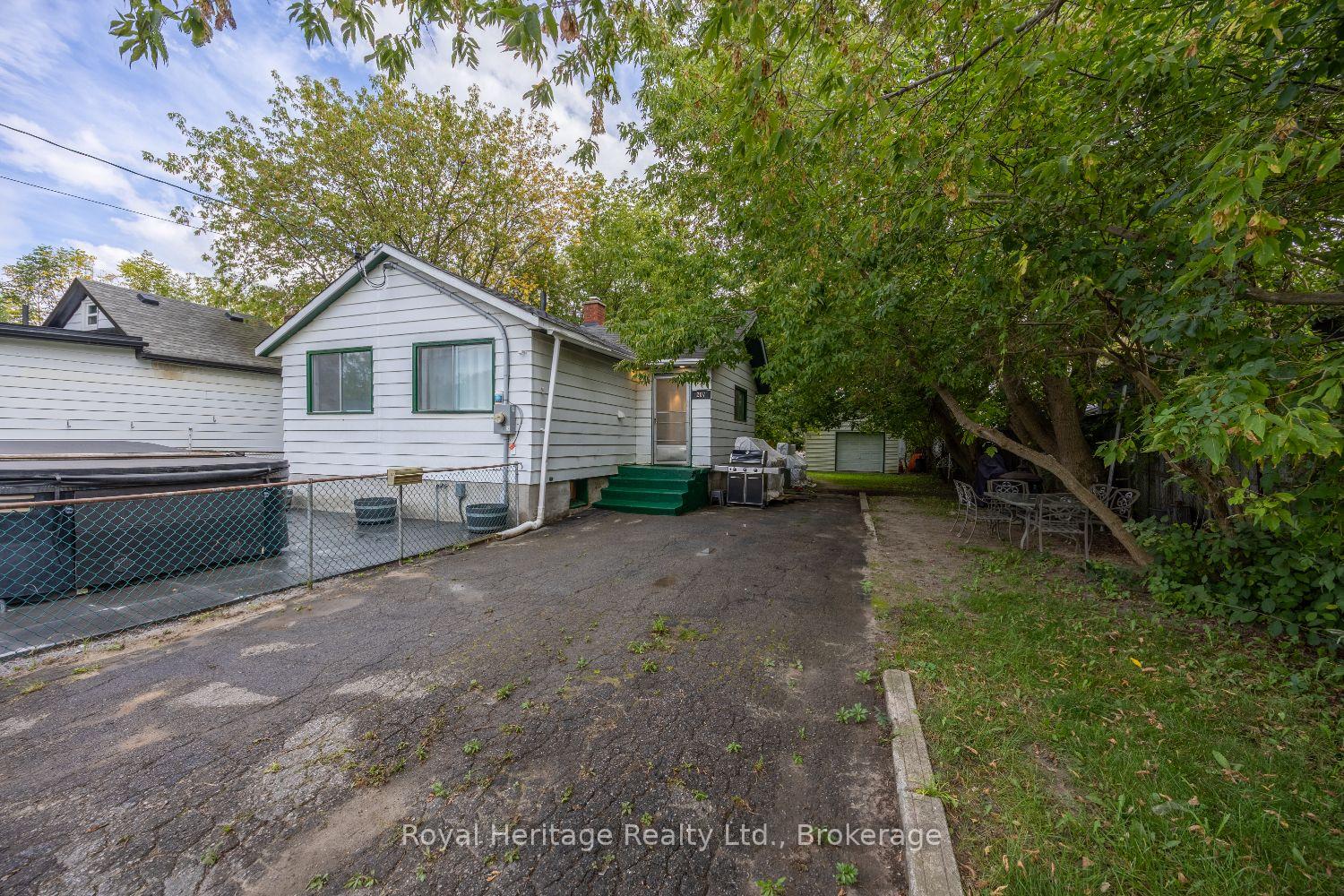 Photo 3 of 207 Valencia Road, Oshawa, Lakeview — HOMEH