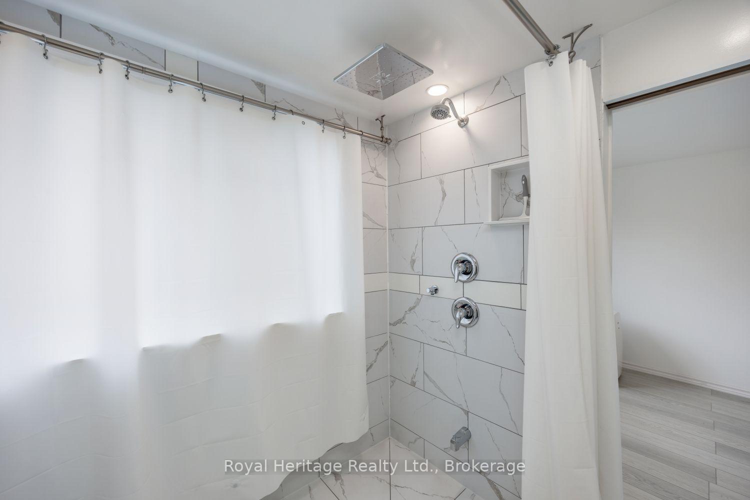 Photo 15 of 207 Valencia Road, Oshawa, Lakeview — HOMEH