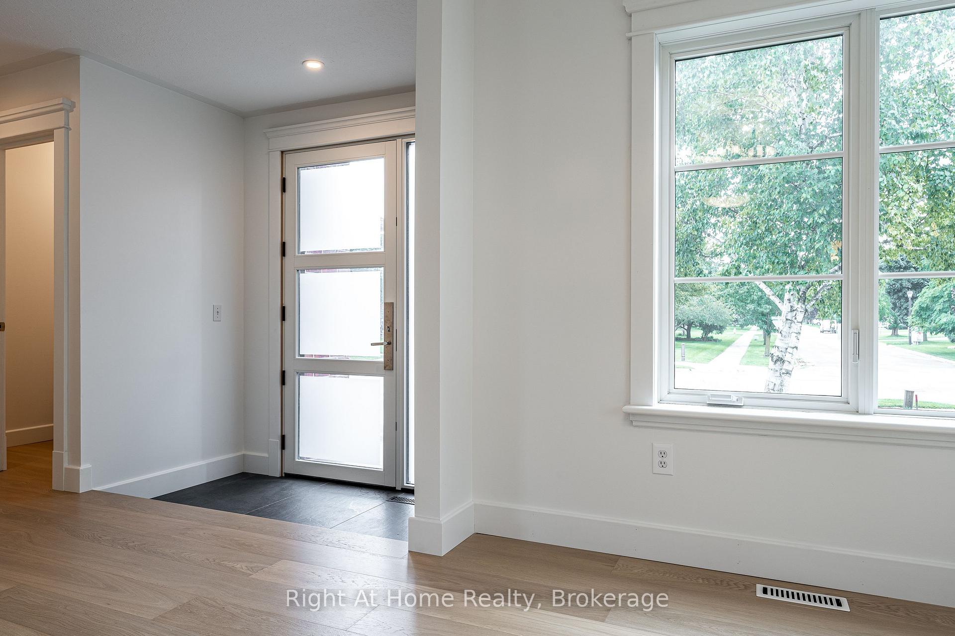 Photo 3 of 310 Briarhill Drive, Stratford — HOMEH