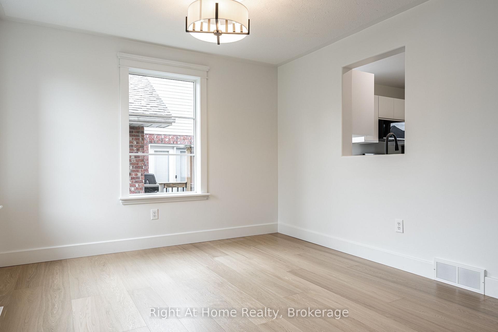 Photo 4 of 310 Briarhill Drive, Stratford — HOMEH