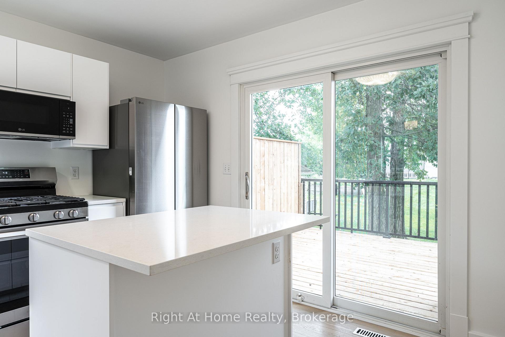 Photo 10 of 310 Briarhill Drive, Stratford — HOMEH