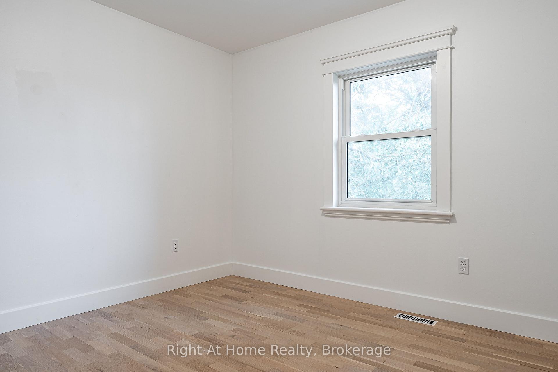 Photo 19 of 310 Briarhill Drive, Stratford — HOMEH
