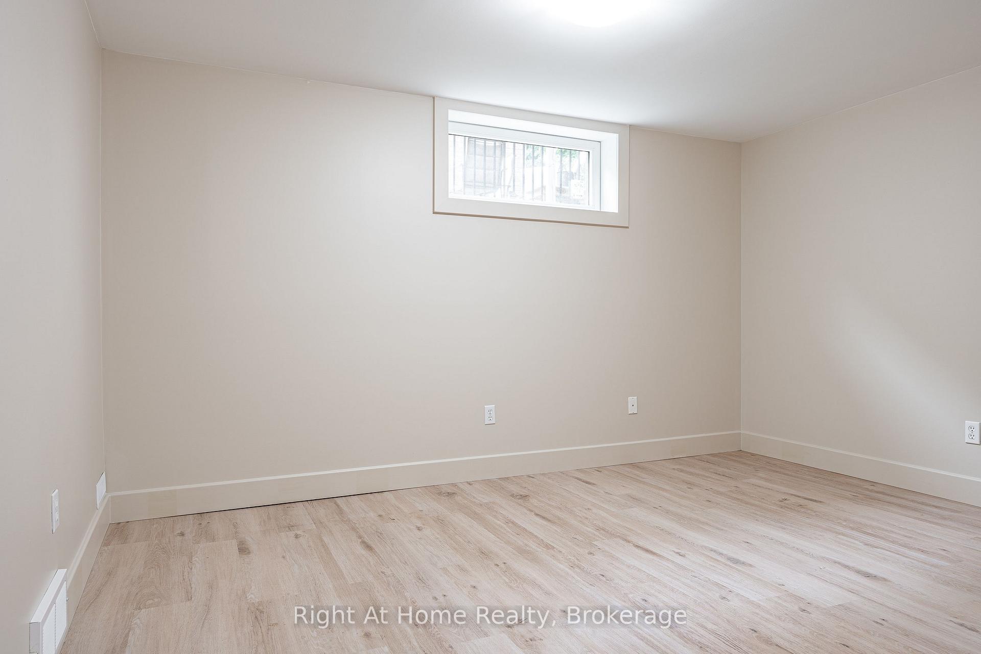 Photo 26 of 310 Briarhill Drive, Stratford — HOMEH