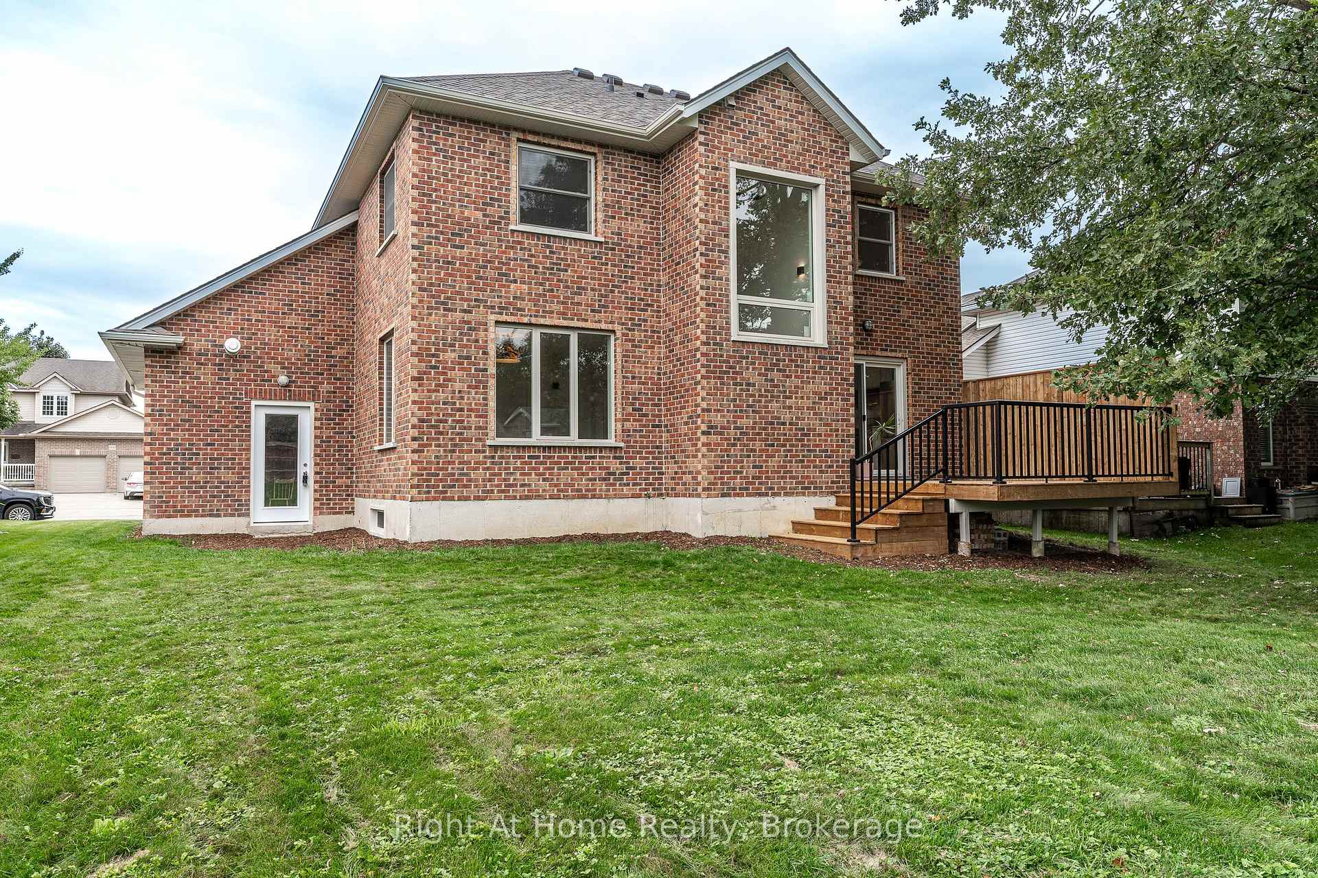 Photo 30 of 310 Briarhill Drive, Stratford — HOMEH