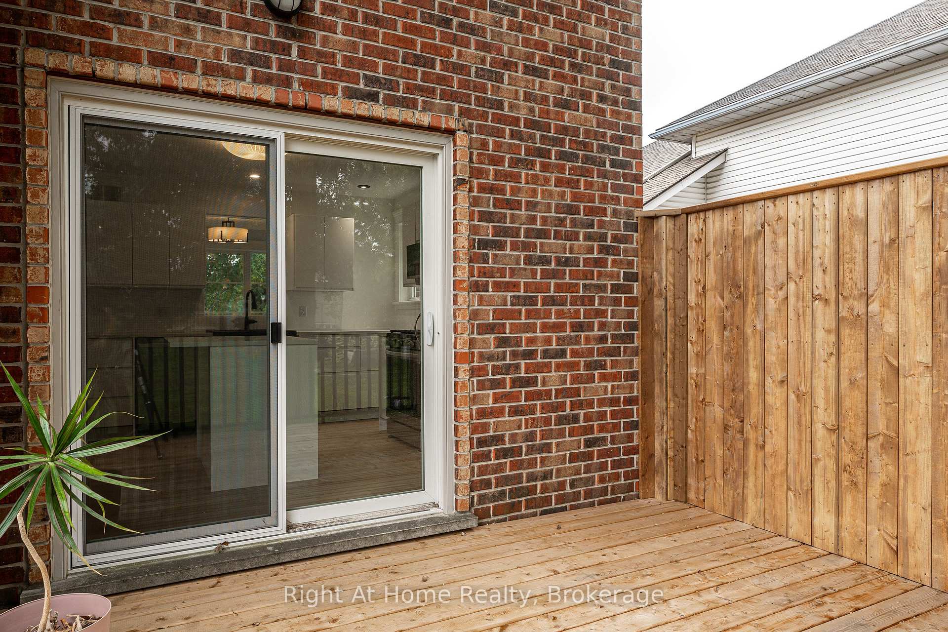 Photo 32 of 310 Briarhill Drive, Stratford — HOMEH