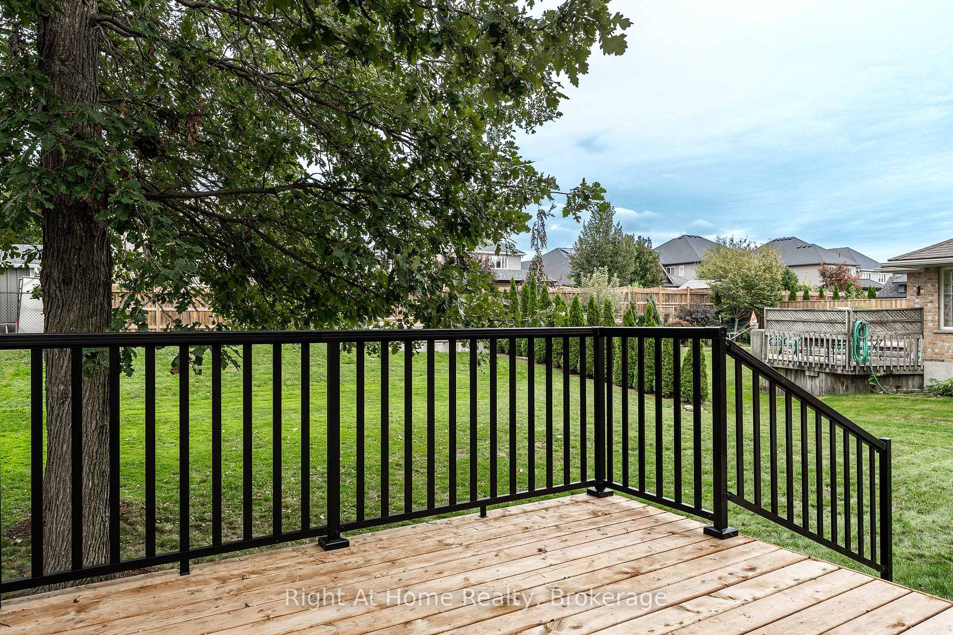 Photo 33 of 310 Briarhill Drive, Stratford — HOMEH