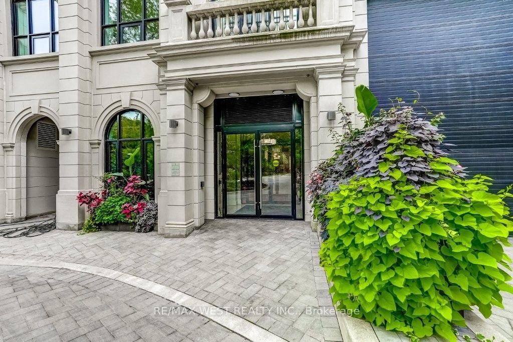 Photo 3 of Unit 302, 4 The Kingsway, Etobicoke, Kingsway South — HOMEH