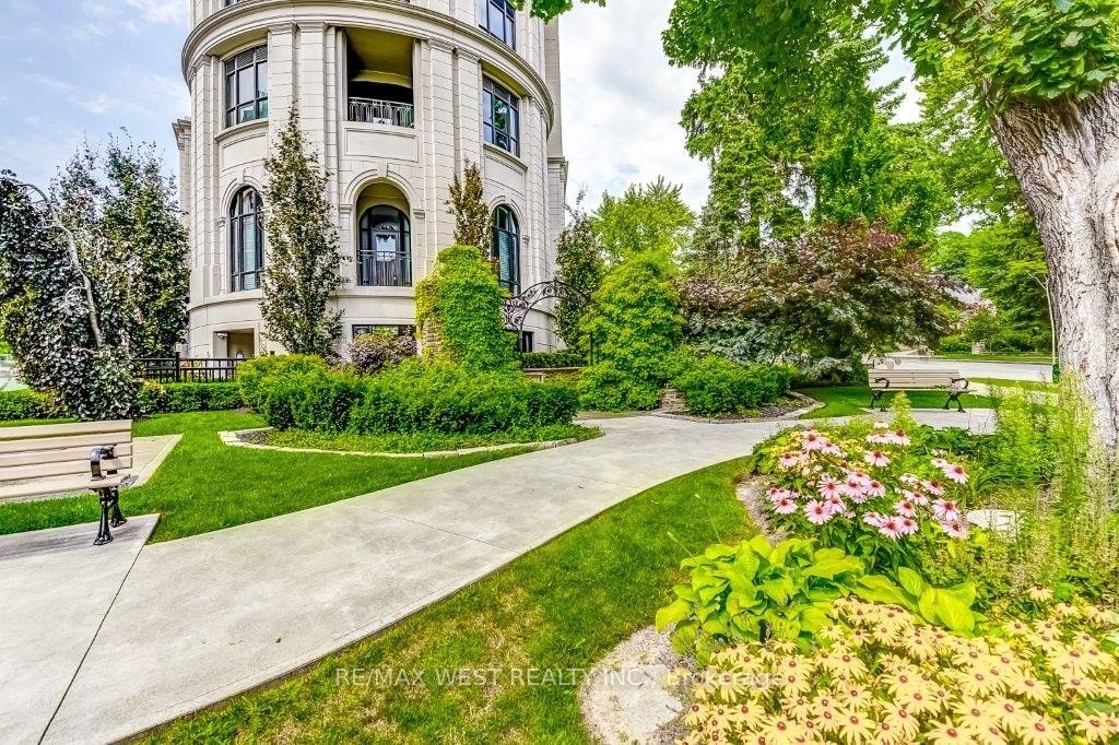 Photo 4 of Unit 302, 4 The Kingsway, Etobicoke, Kingsway South — HOMEH