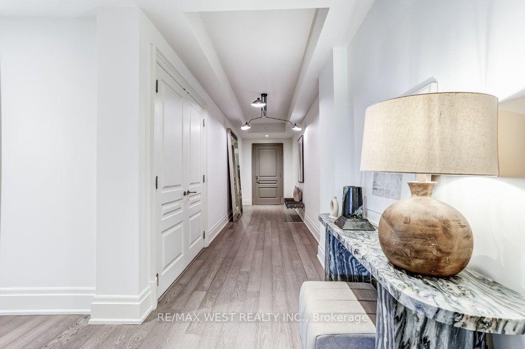 Photo 6 of Unit 302, 4 The Kingsway, Etobicoke, Kingsway South — HOMEH