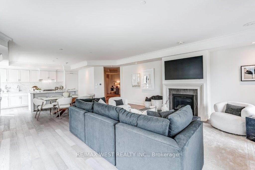 Photo 11 of Unit 302, 4 The Kingsway, Etobicoke, Kingsway South — HOMEH