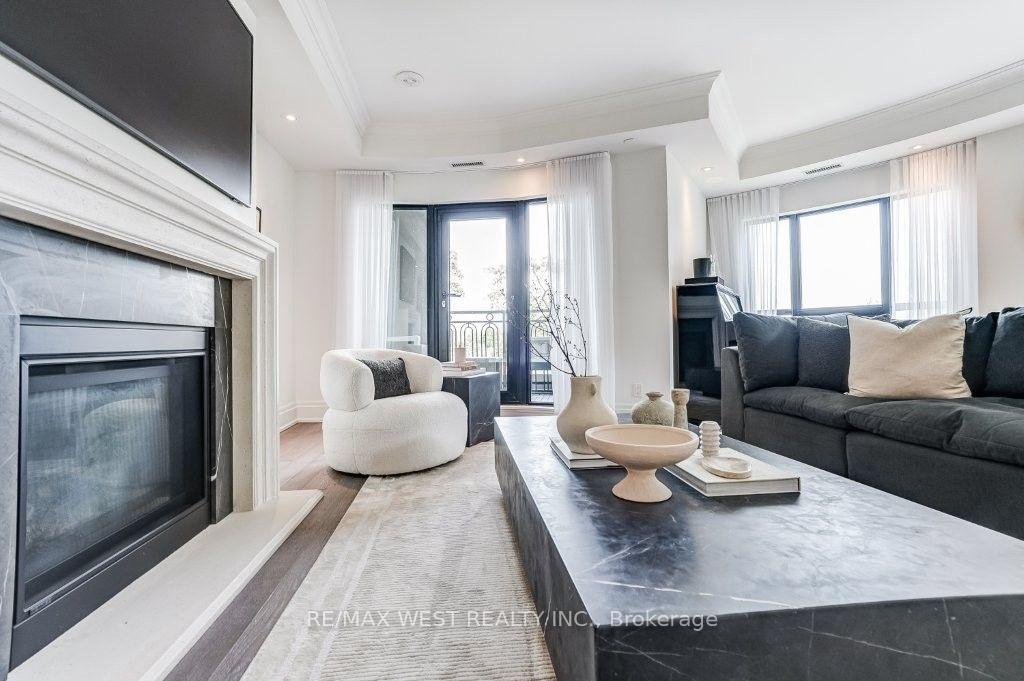 Photo 14 of Unit 302, 4 The Kingsway, Etobicoke, Kingsway South — HOMEH