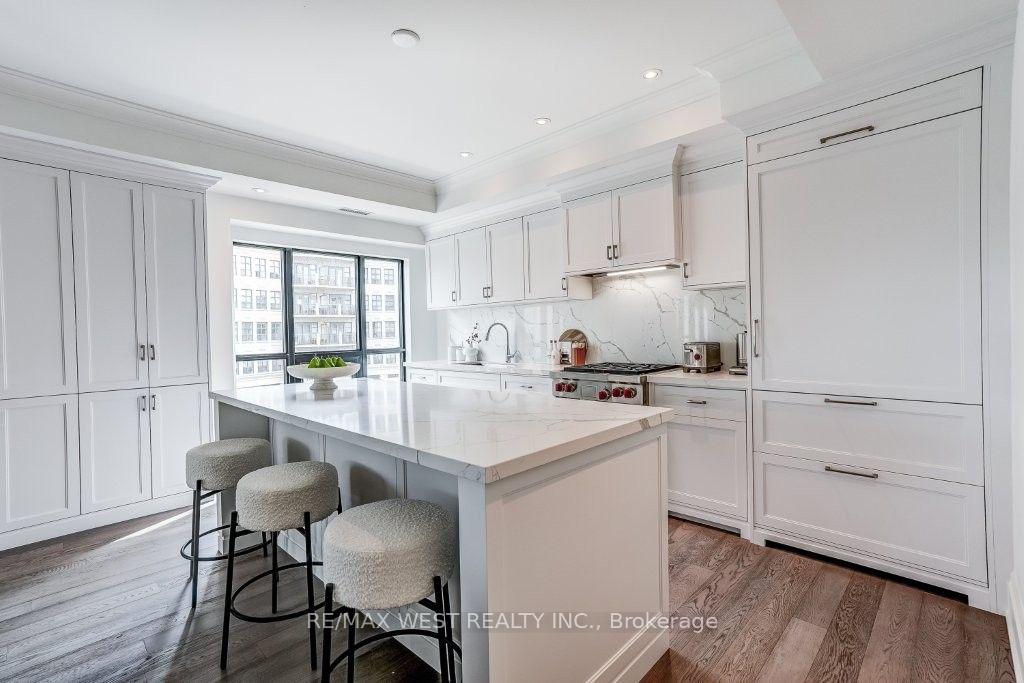 Photo 19 of Unit 302, 4 The Kingsway, Etobicoke, Kingsway South — HOMEH