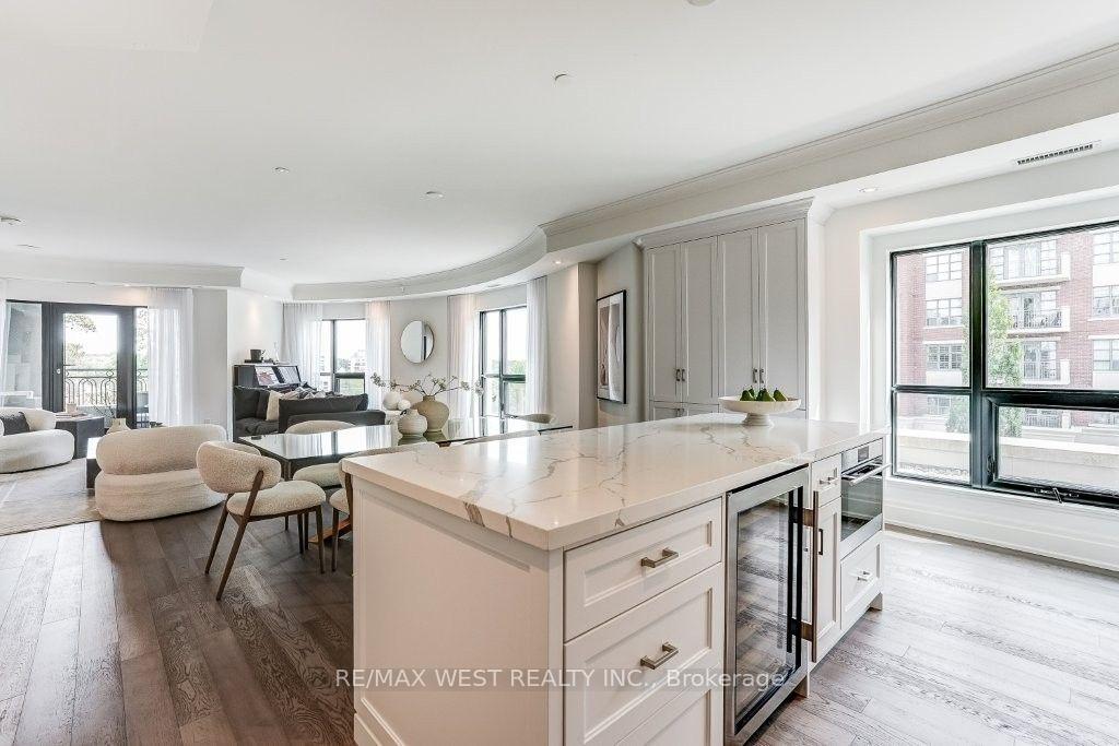 Photo 20 of Unit 302, 4 The Kingsway, Etobicoke, Kingsway South — HOMEH