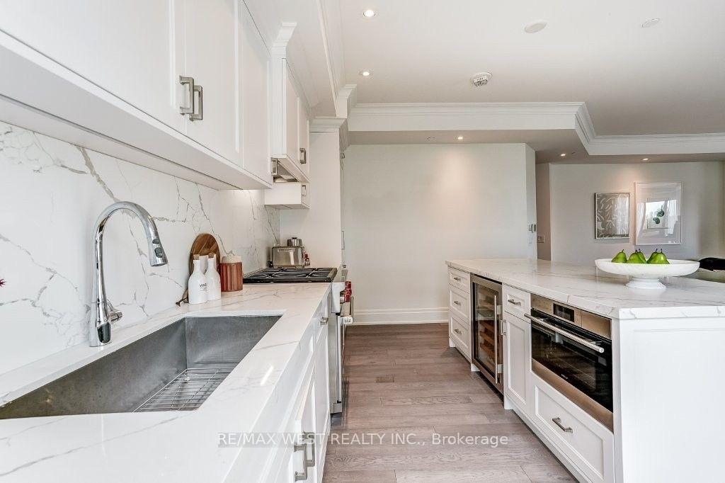 Photo 22 of Unit 302, 4 The Kingsway, Etobicoke, Kingsway South — HOMEH
