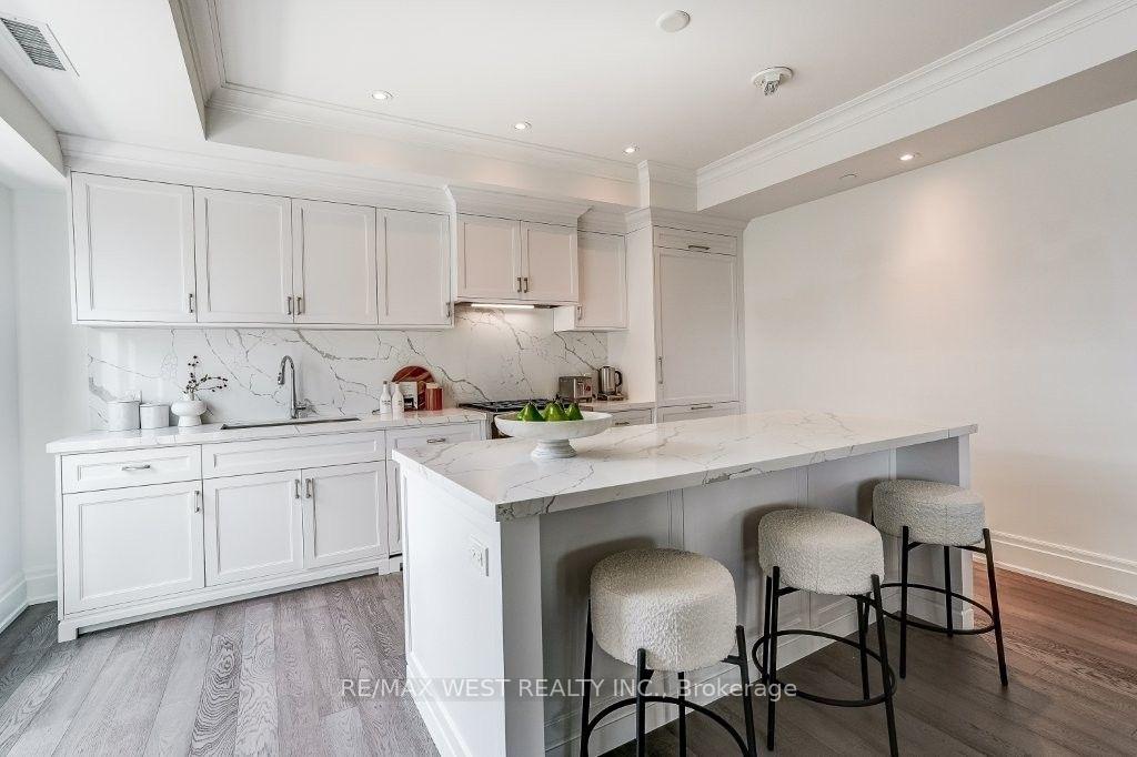 Photo 24 of Unit 302, 4 The Kingsway, Etobicoke, Kingsway South — HOMEH