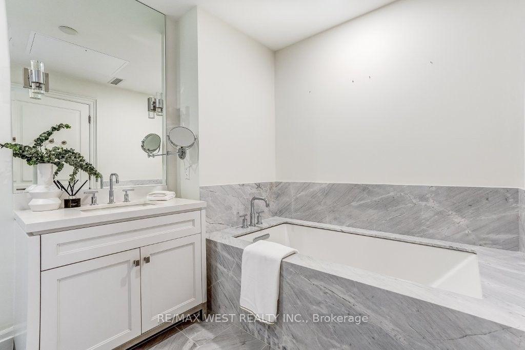 Photo 33 of Unit 302, 4 The Kingsway, Etobicoke, Kingsway South — HOMEH