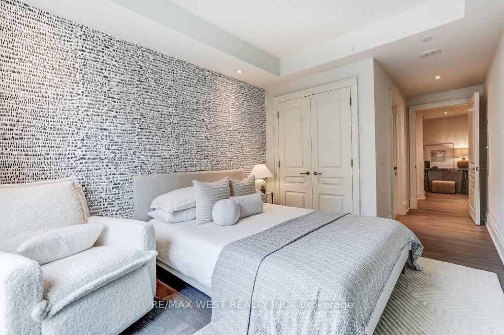 Photo 37 of Unit 302, 4 The Kingsway, Etobicoke, Kingsway South — HOMEH