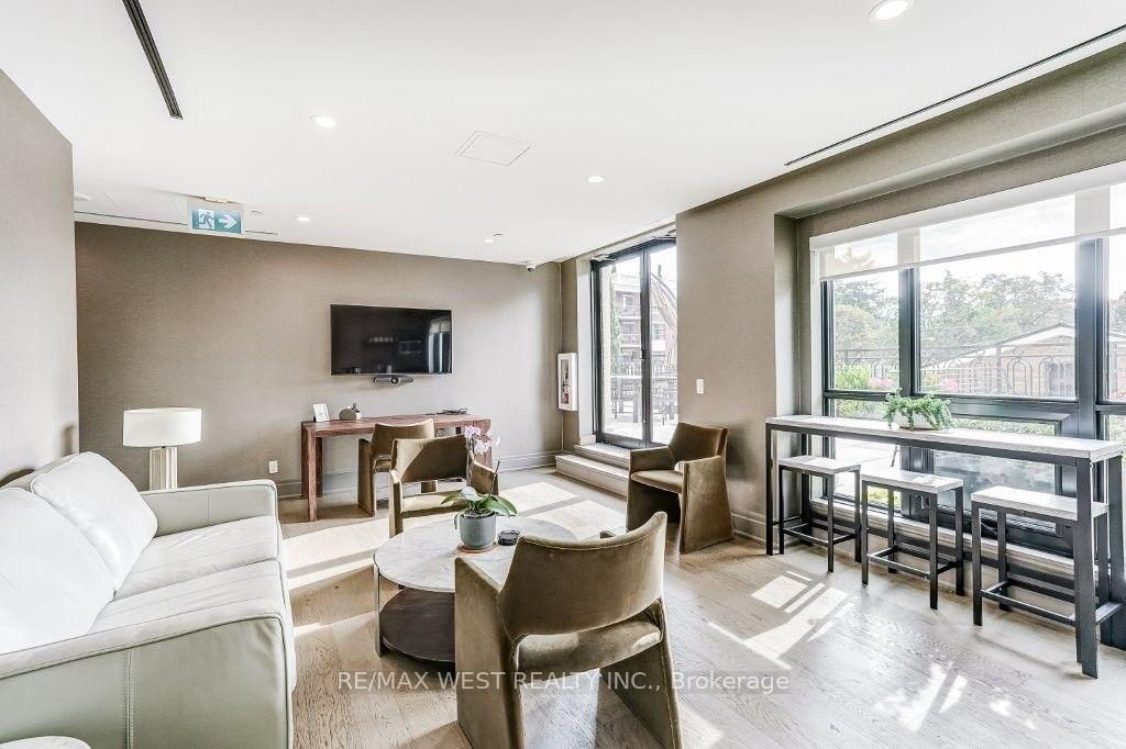 Photo 46 of Unit 302, 4 The Kingsway, Etobicoke, Kingsway South — HOMEH