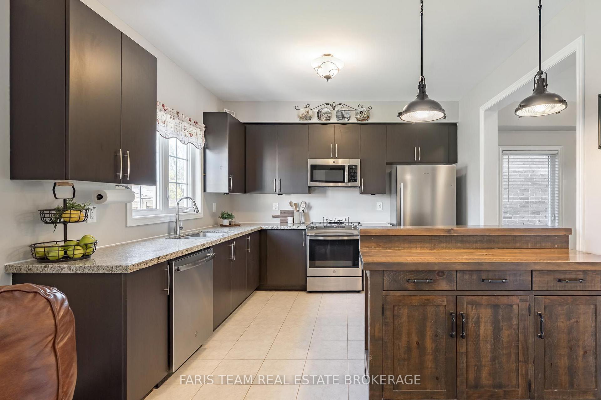 Photo 9 of 207 Springfield Crescent, Clearview, Stayner — HOMEH