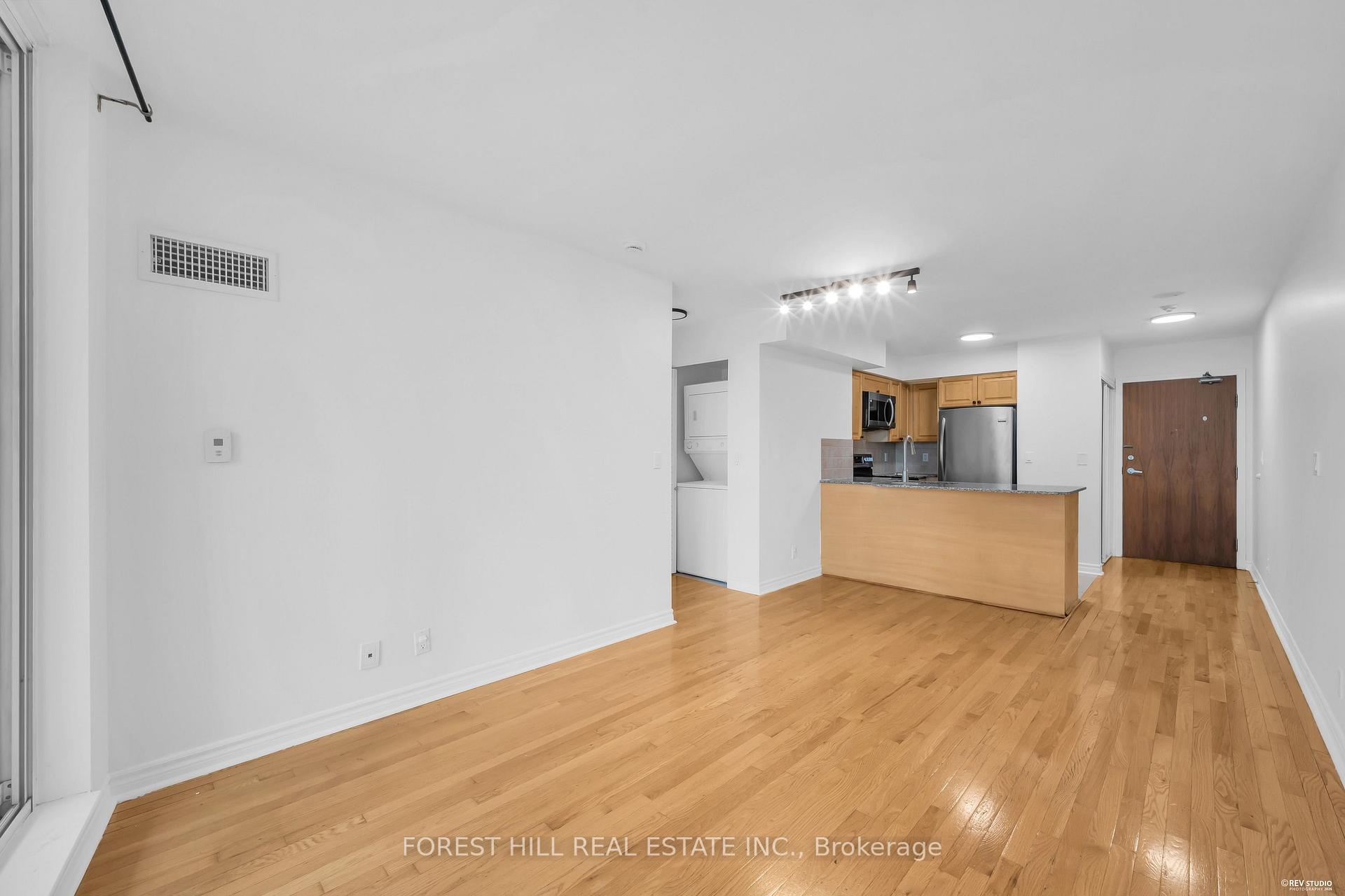 Photo 3 of Unit 705, 33 Elm Drive W, Mississauga, City Centre — HOMEH