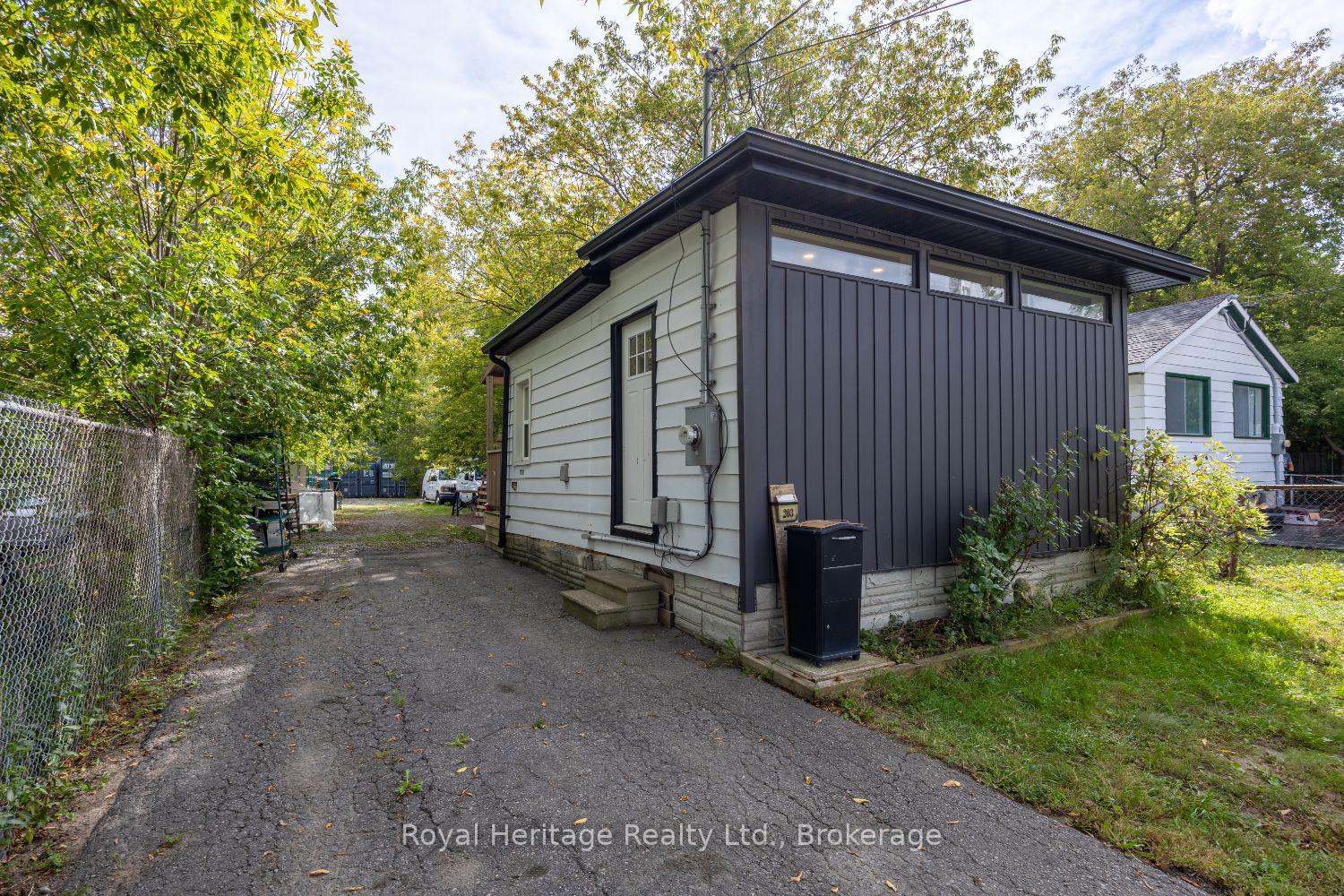 Photo 4 of 203 Valencia Road, Oshawa, Lakeview — HOMEH