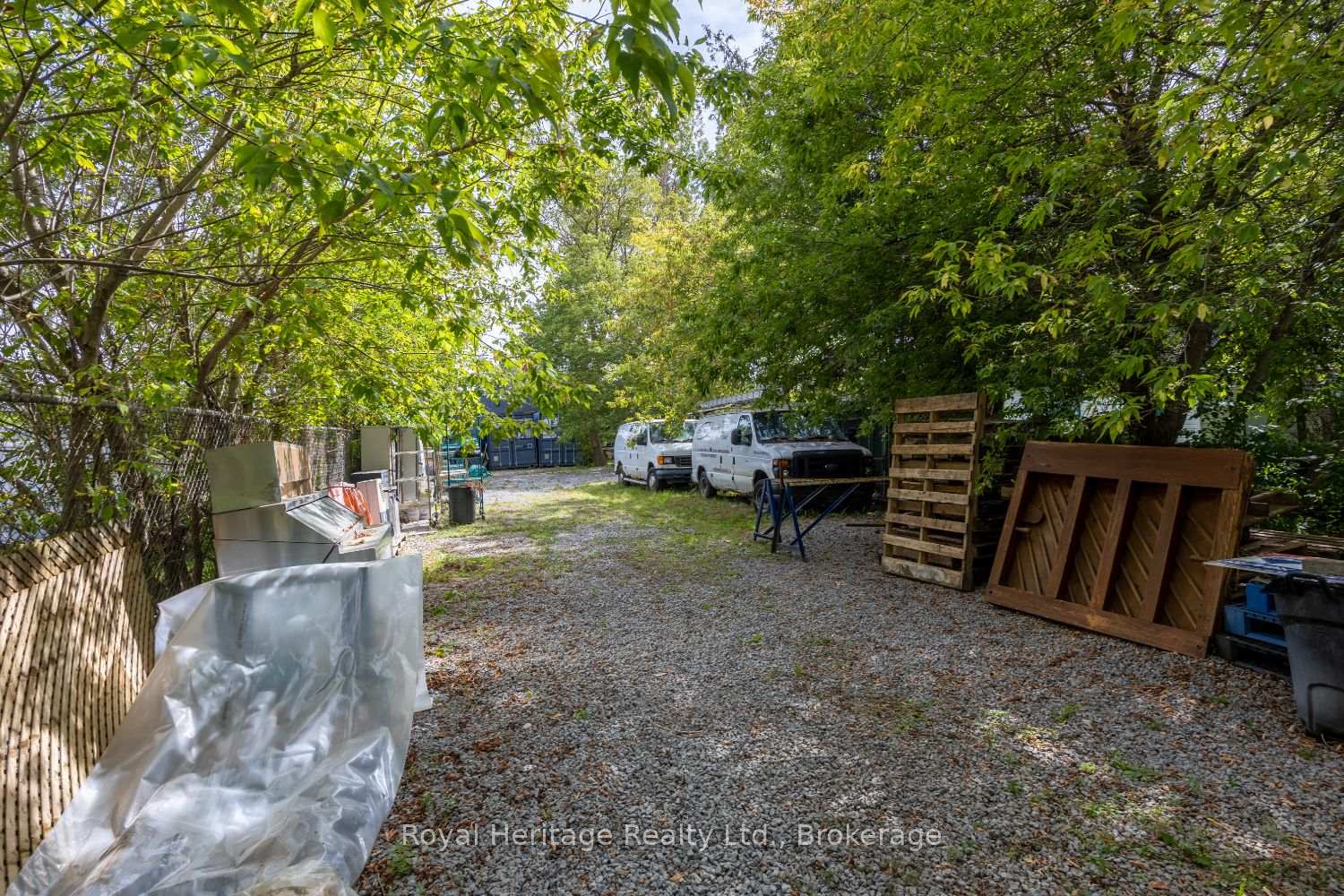 Photo 19 of 203 Valencia Road, Oshawa, Lakeview — HOMEH