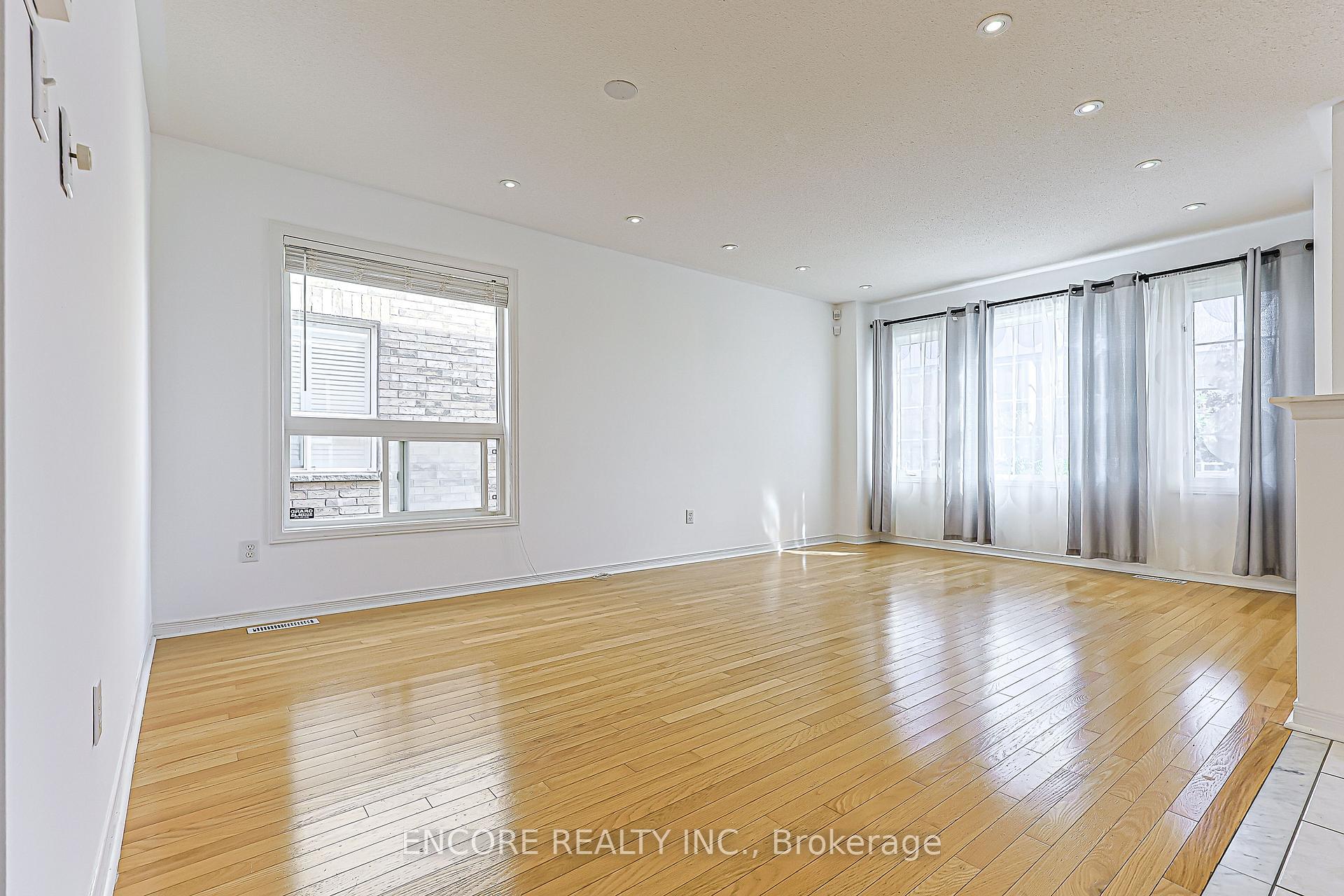 Photo 5 of 1006 Bur Oak Avenue, Markham, Wismer — HOMEH