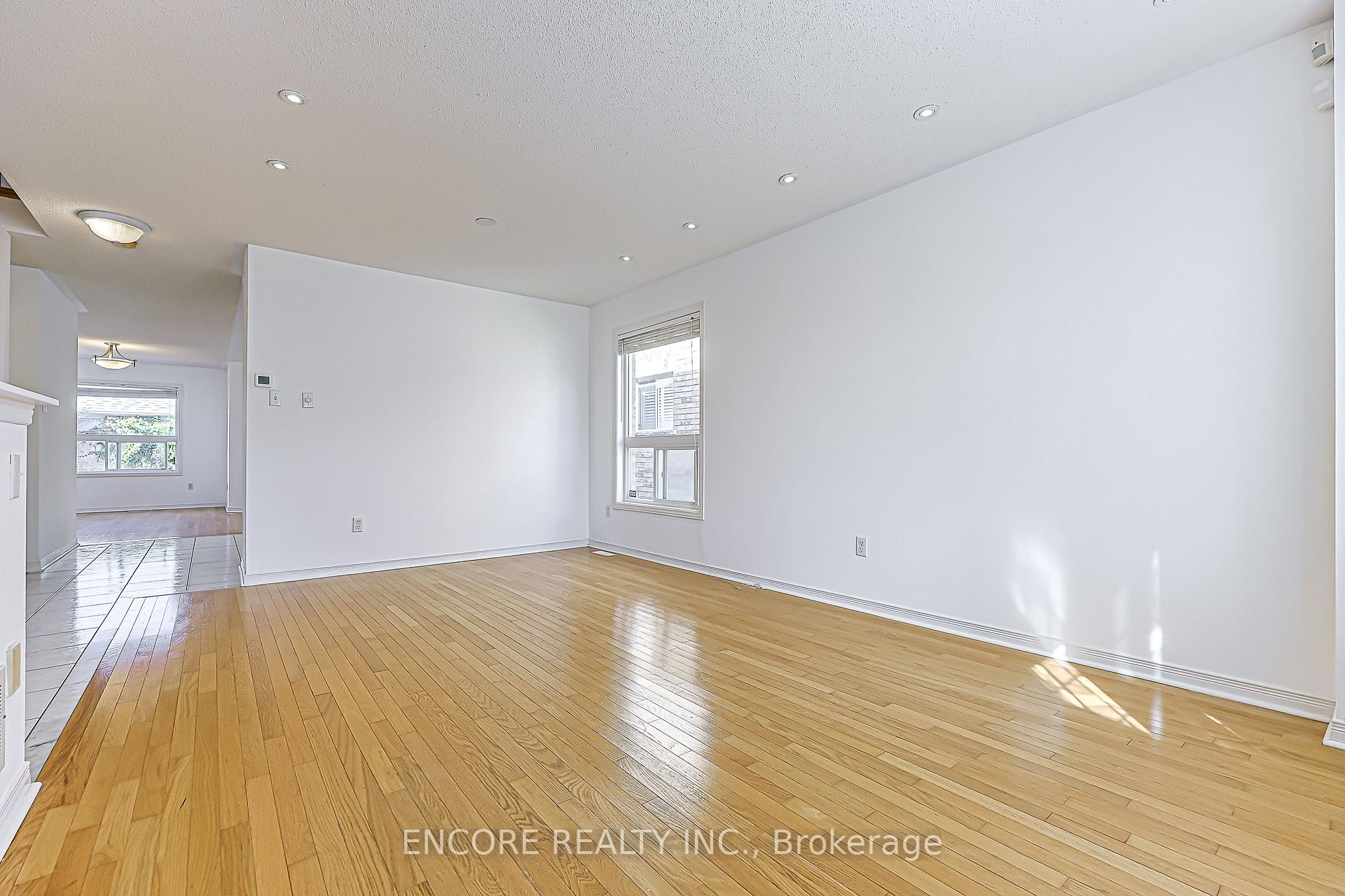 Photo 8 of 1006 Bur Oak Avenue, Markham, Wismer — HOMEH
