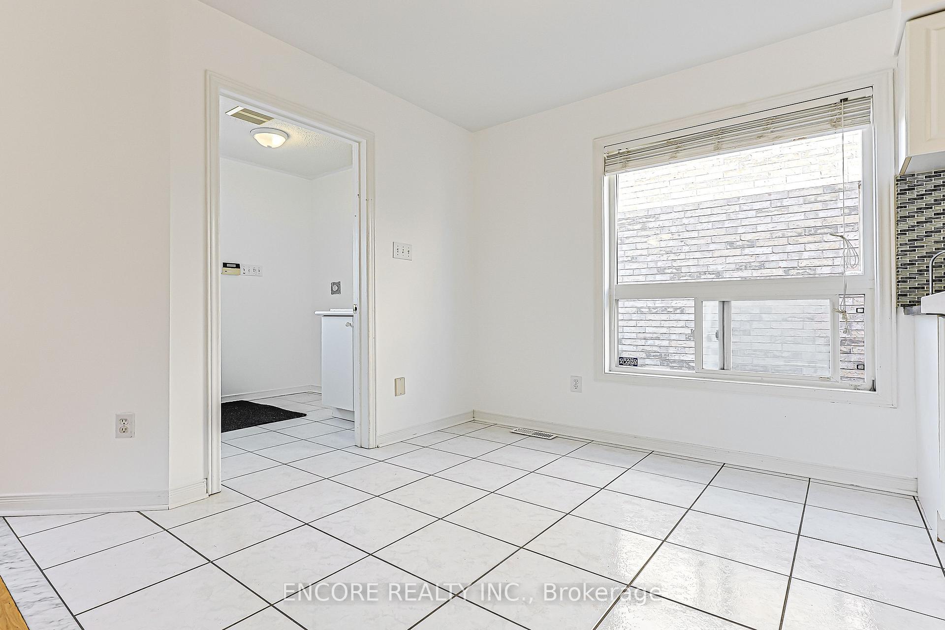 Photo 14 of 1006 Bur Oak Avenue, Markham, Wismer — HOMEH