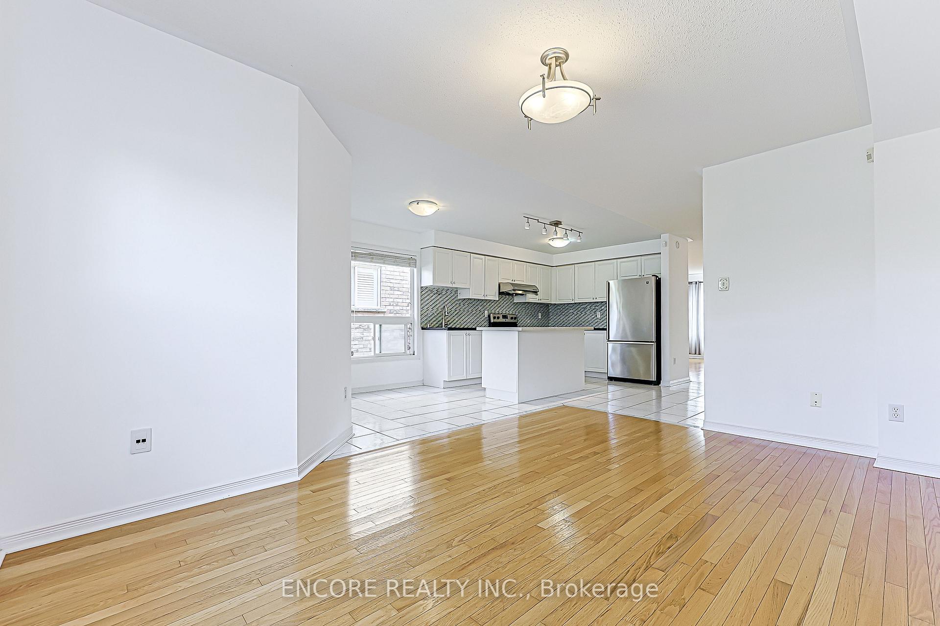 Photo 17 of 1006 Bur Oak Avenue, Markham, Wismer — HOMEH