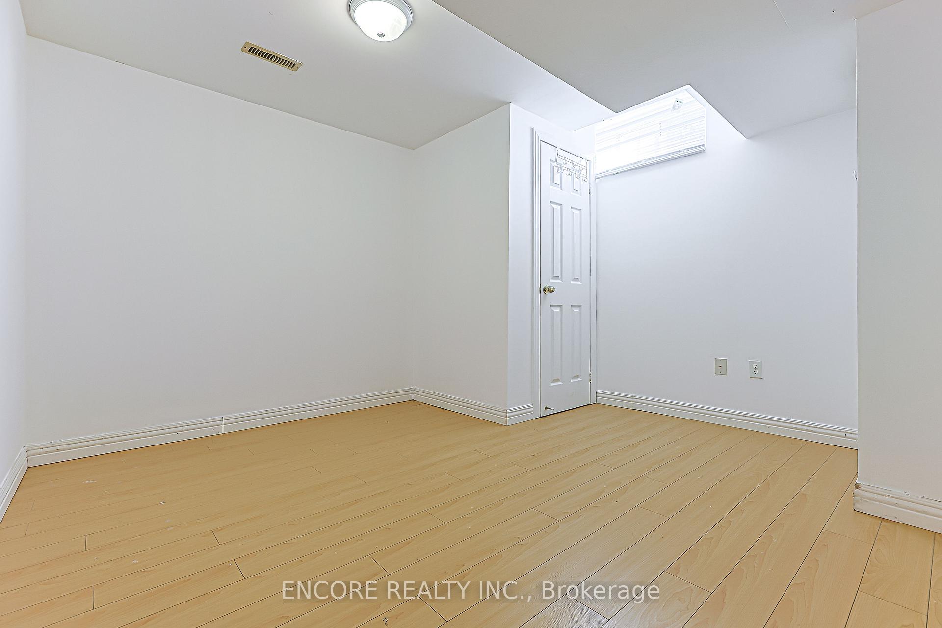 Photo 36 of 1006 Bur Oak Avenue, Markham, Wismer — HOMEH