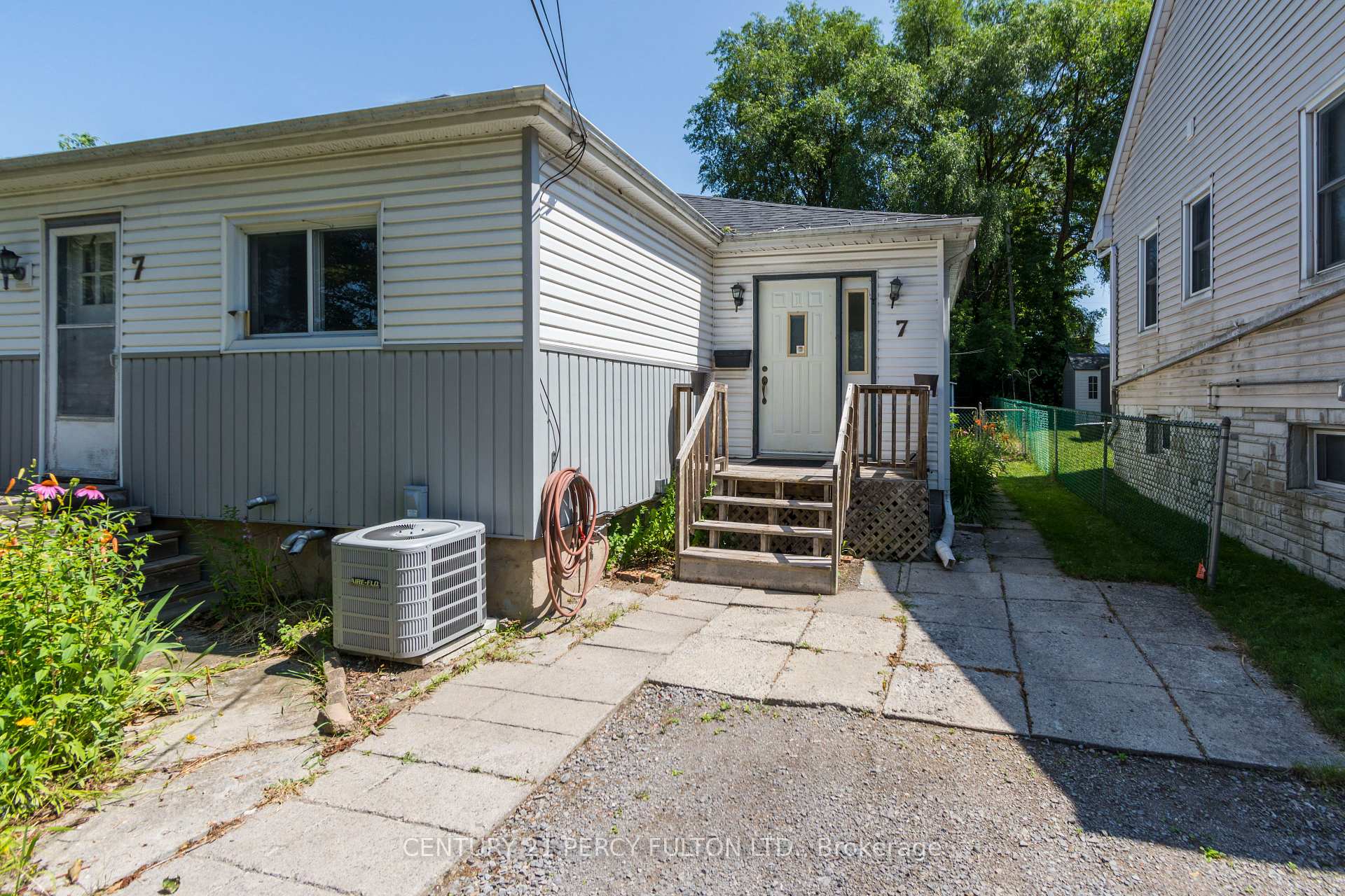 Photo 3 of 7 Valleyview Crescent, Belleville, Belleville Ward — HOMEH